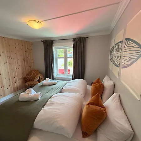 Lofoten Town I Sleeps 9 *